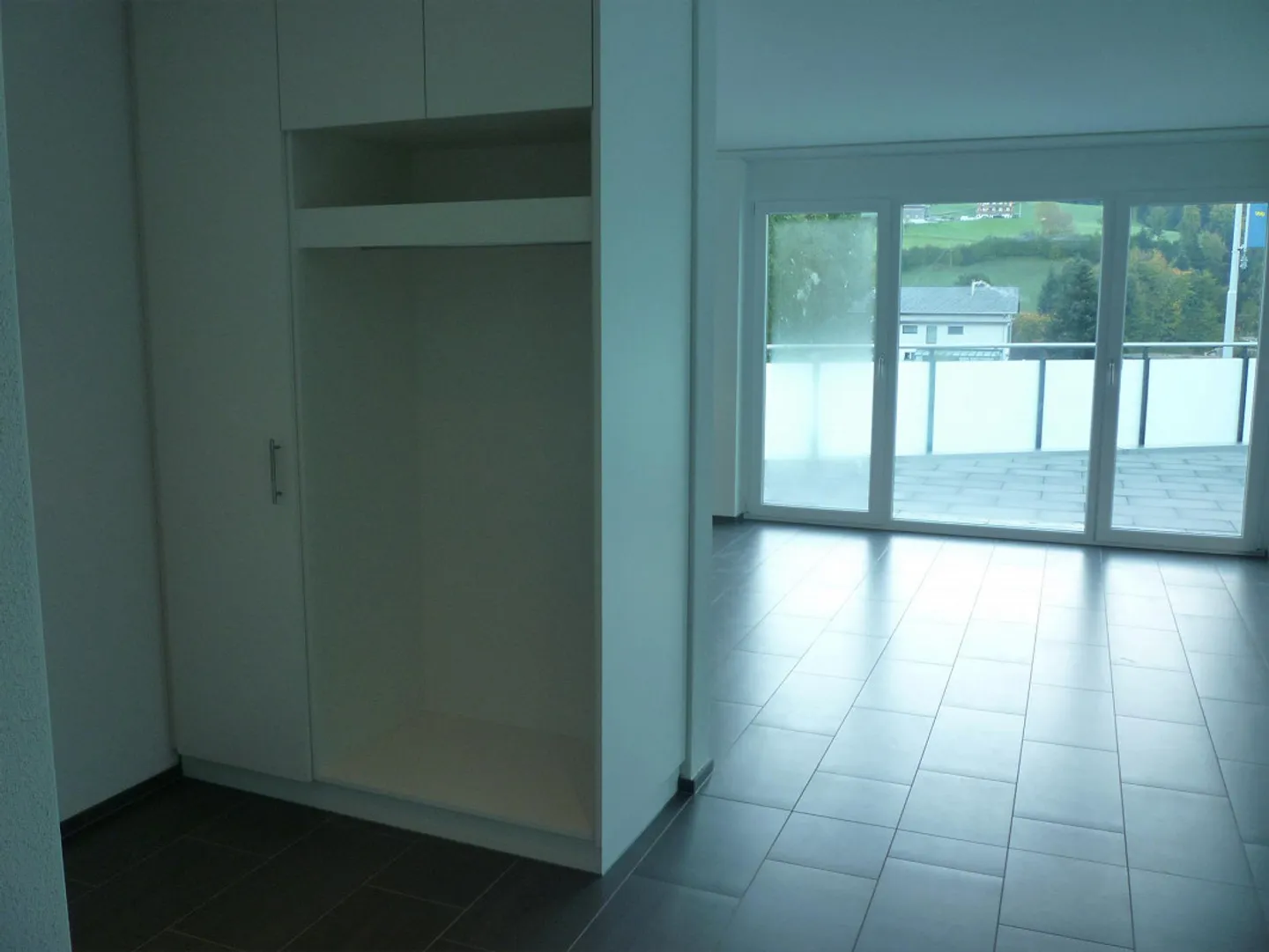 Spacious living in prime location - stylish, central, top equipped - Photo 5 of 11