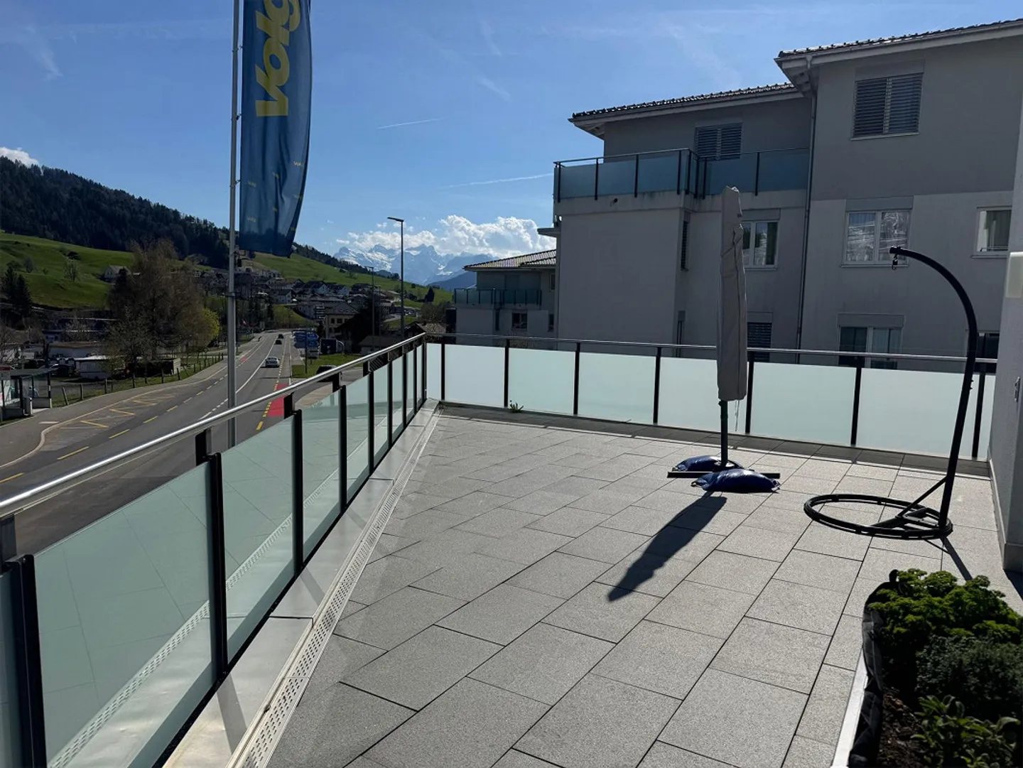 Spacious living in prime location - stylish, central, top equipped - Photo 9 of 11