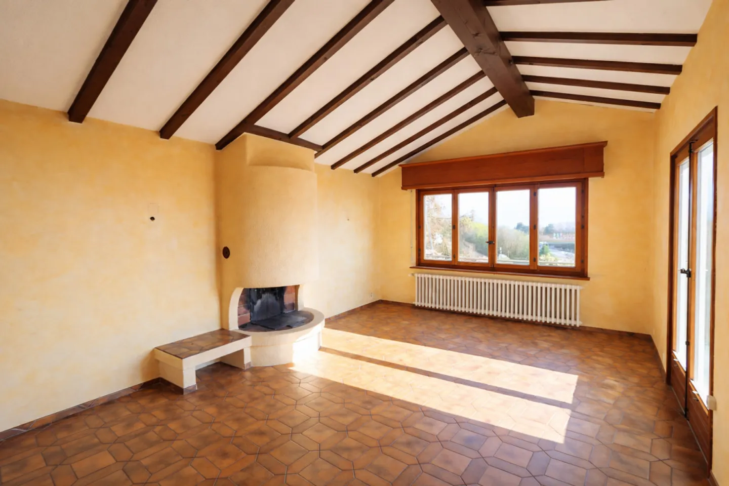 Villa indipendente di 4,5 locali con vista lago e alto potenziale di ampliamento - Foto 7 di 12