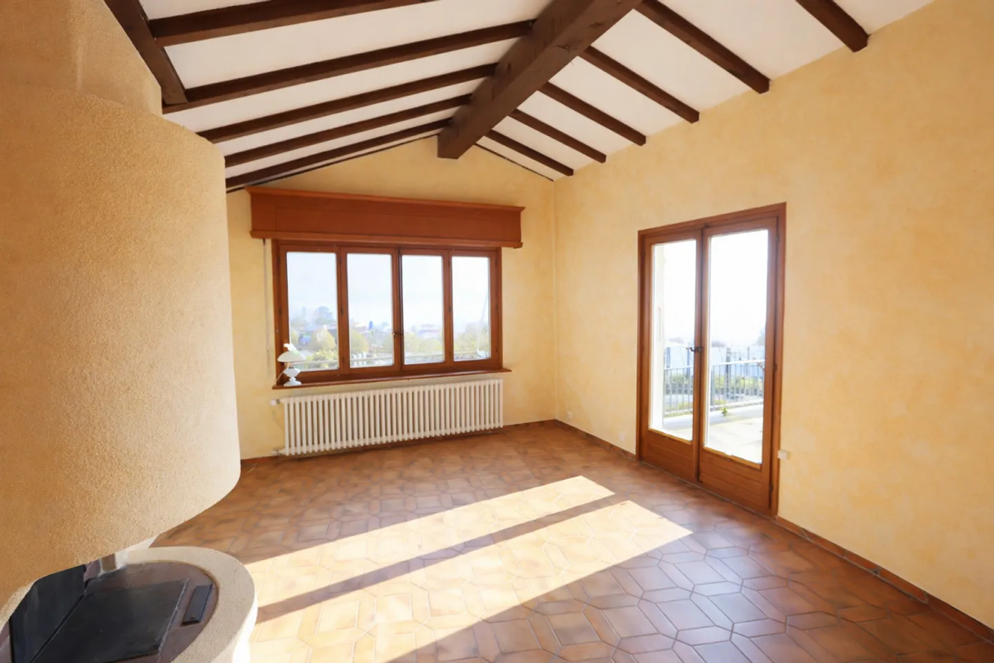 Villa indipendente di 4,5 locali con vista lago e alto potenziale di ampliamento - Foto 8 di 12