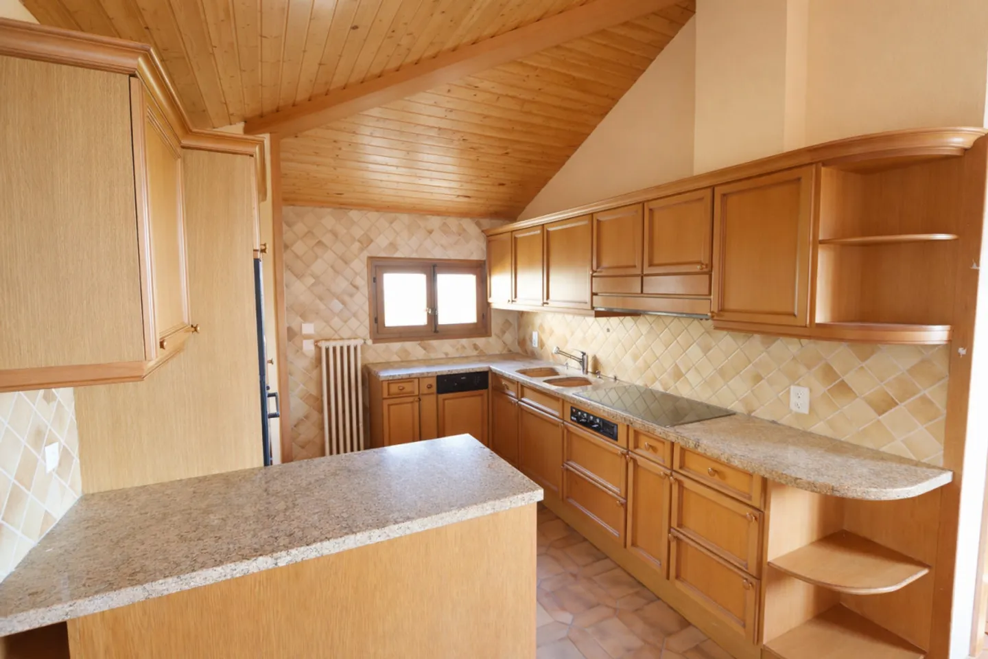 Villa indipendente di 4,5 locali con vista lago e alto potenziale di ampliamento - Foto 10 di 12