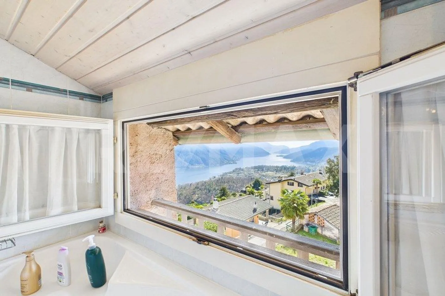 Casa da sogno con vista lago: Eleganza, comfort e relax - Foto 9 di 13
