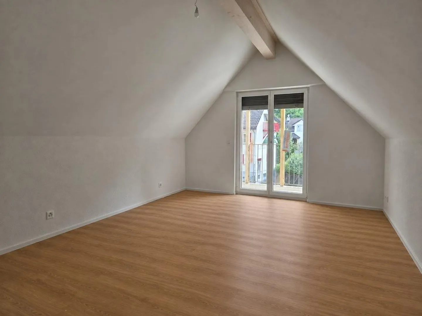 Appartement en duplex moderne de 2,5 pièces - Photo 3 sur 4