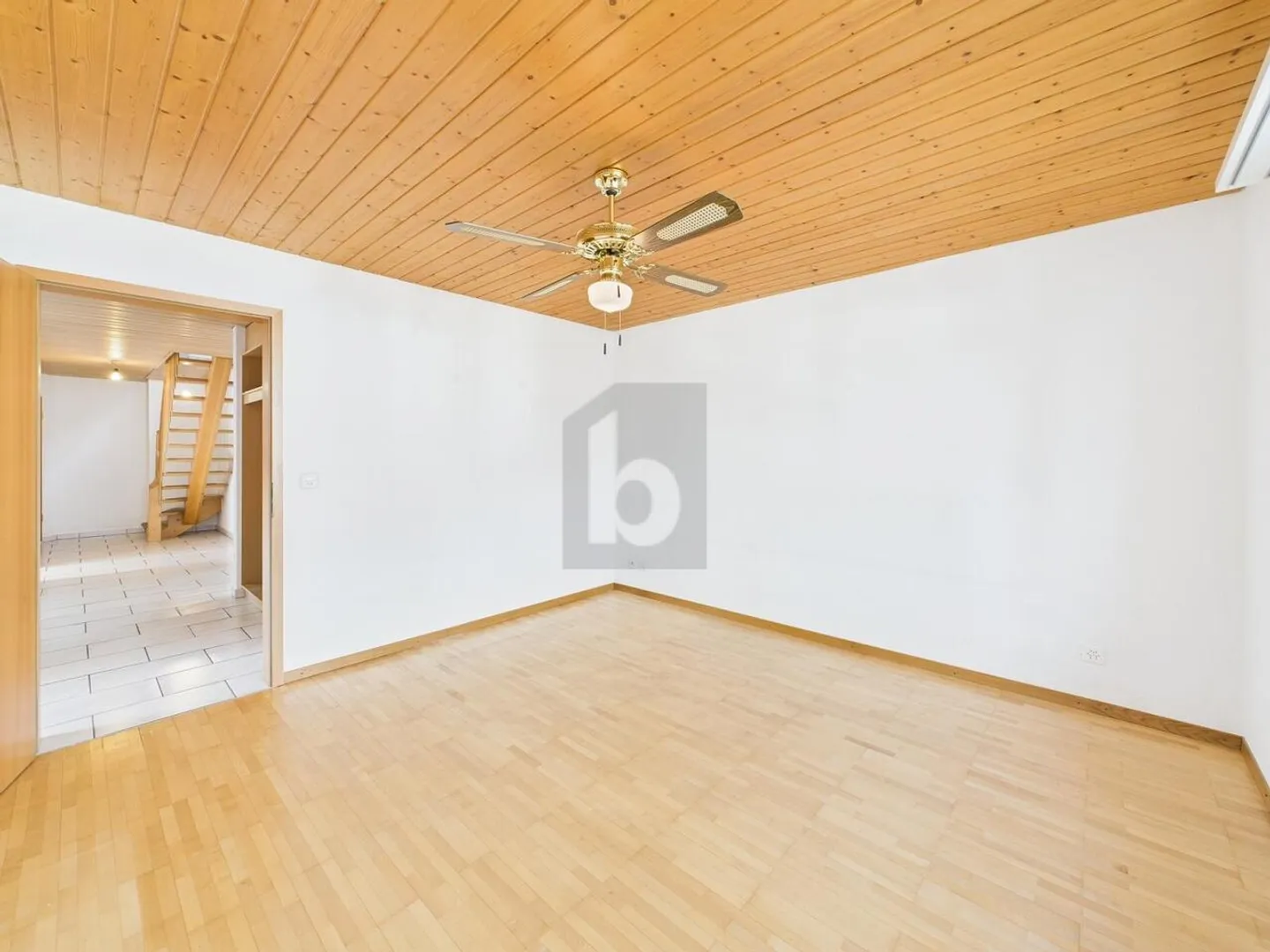 Quiet Location with Sunny Balcony - Photo 5 of 6