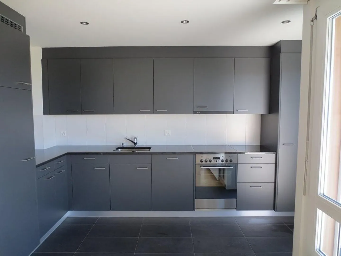 schöne, ruhig gelegene 4.5-Zi-Wohnung mit Balkon und Aussicht - Foto 1 von 11