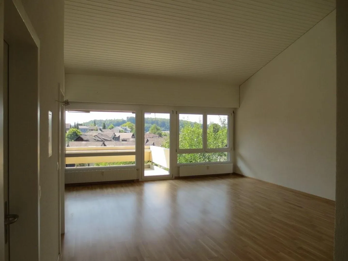 schöne, ruhig gelegene 4.5-Zi-Wohnung mit Balkon und Aussicht - Foto 5 von 11
