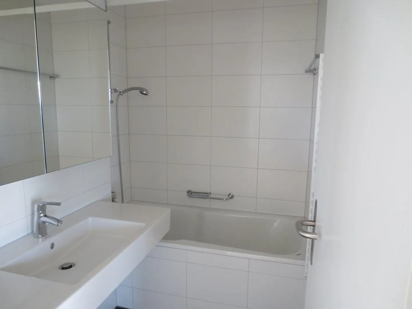 schöne, ruhig gelegene 4.5-Zi-Wohnung mit Balkon und Aussicht - Foto 6 von 11