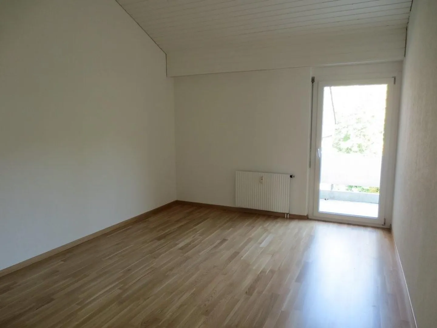 schöne, ruhig gelegene 4.5-Zi-Wohnung mit Balkon und Aussicht - Foto 8 von 11