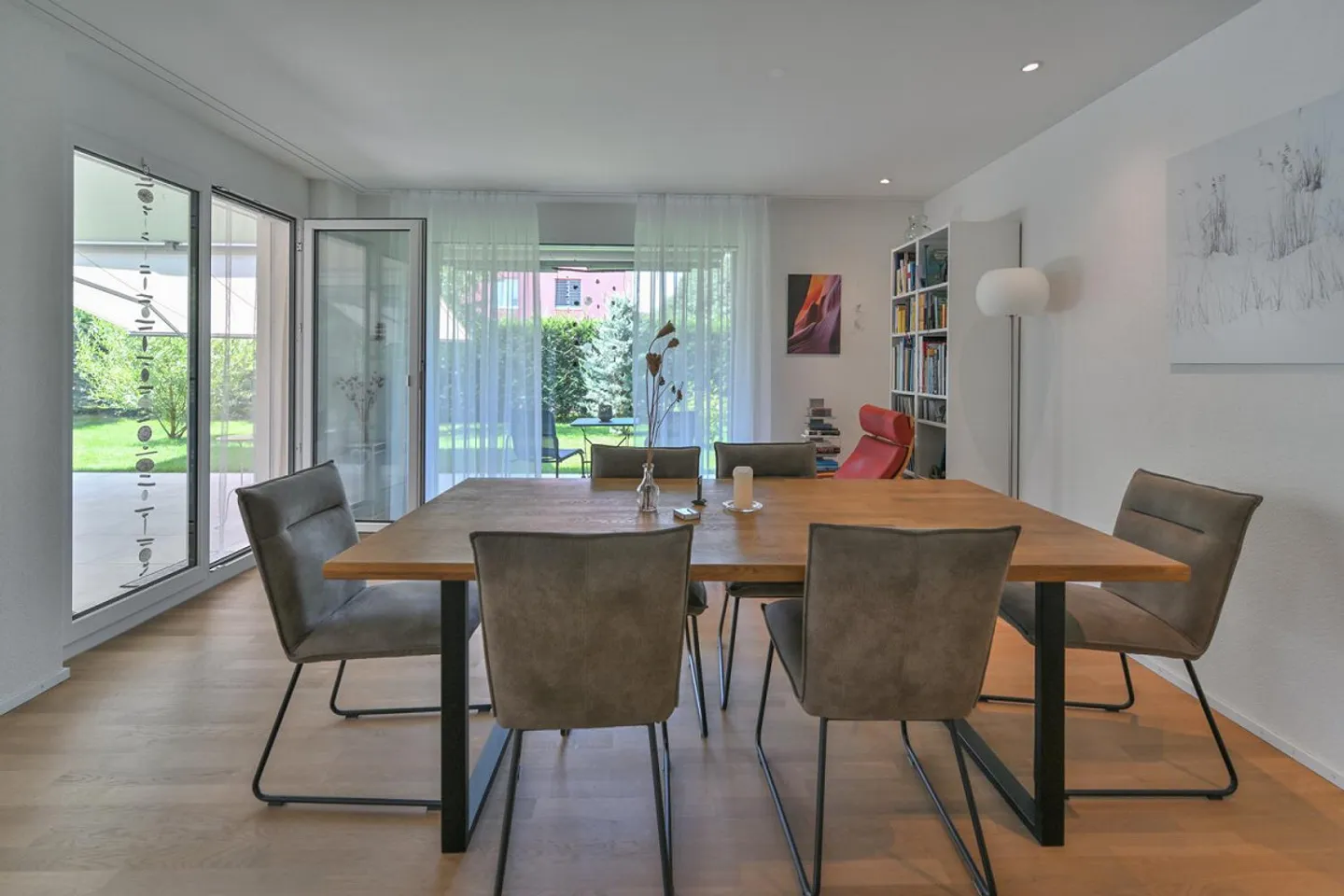 Appartamento giardino spazioso e soleggiato di 4,5 stanze con alto standard - Foto 4 di 11