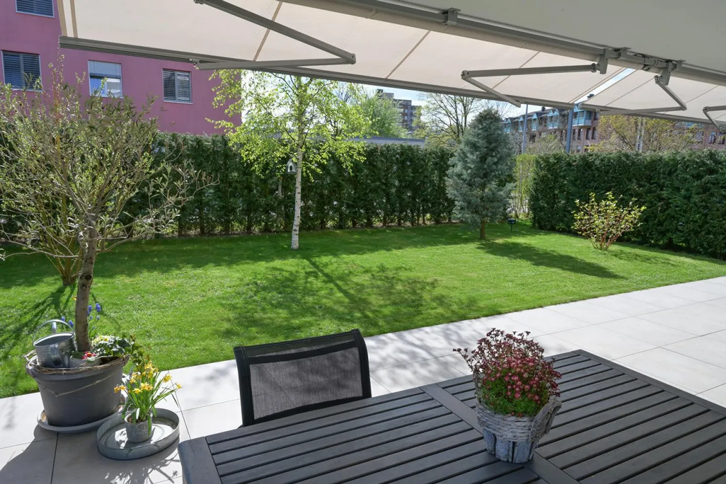 Appartamento giardino spazioso e soleggiato di 4,5 stanze con alto standard - Foto 5 di 11