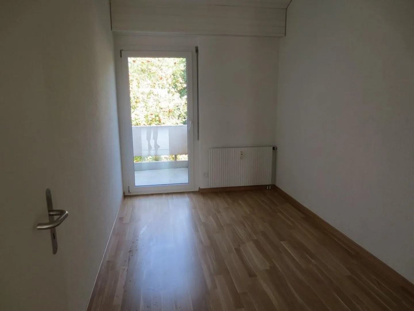 schöne, ruhig gelegene 4.5-Zi-Wohnung mit Balkon und Aussicht - Foto 9 von 11