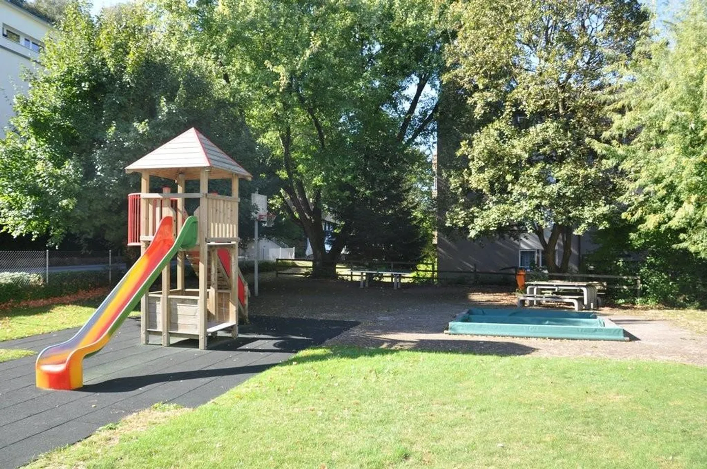 schöne, ruhig gelegene 4.5-Zi-Wohnung mit Balkon und Aussicht - Foto 10 von 11