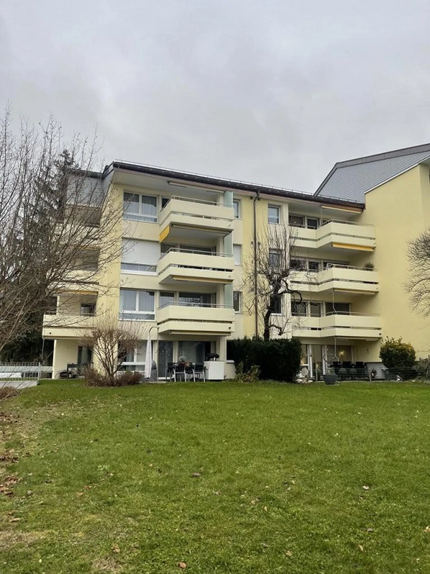 schöne, ruhig gelegene 4.5-Zi-Wohnung mit Balkon und Aussicht - Foto 11 von 11