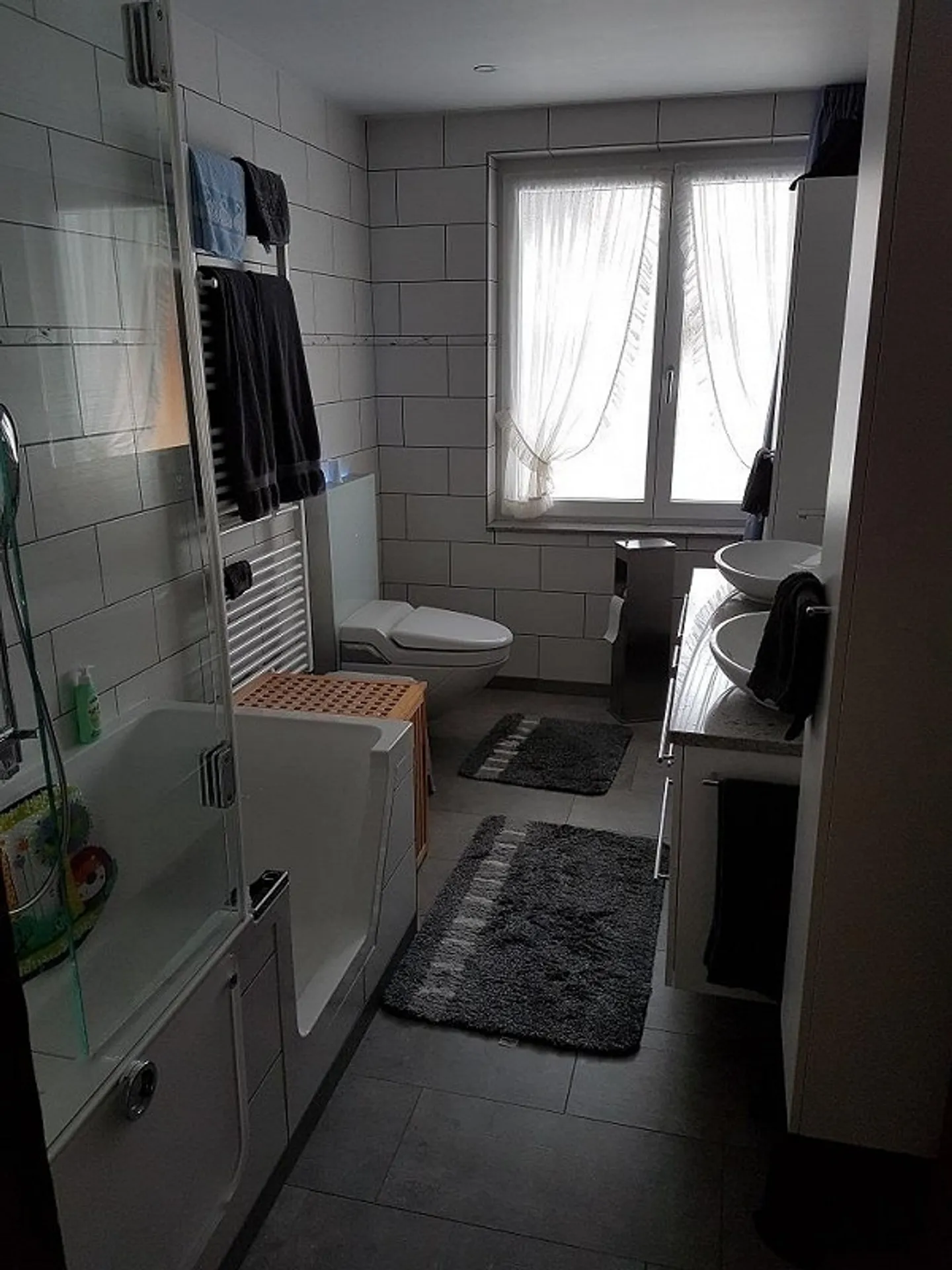 Geräumige Wohnung mit Balkon - Foto 9 von 12