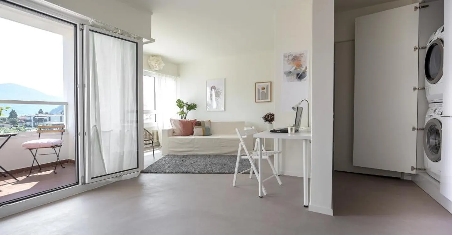 Caslano-Opposite the FLP station-We rent a renovated studio apartment - Photo 4 of 7