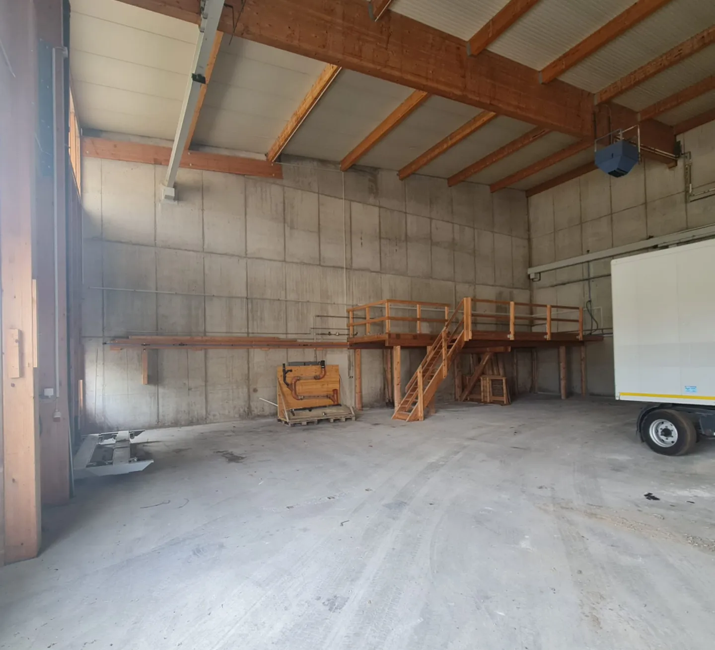 Warehouse - Photo 2 of 7