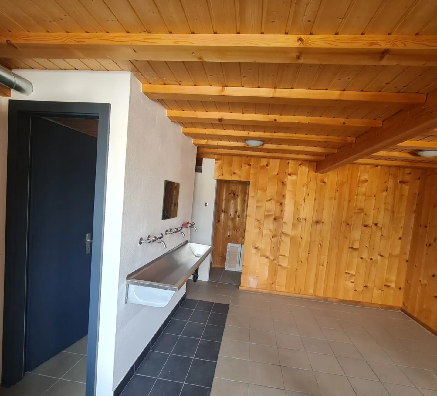Warehouse - Photo 6 of 7