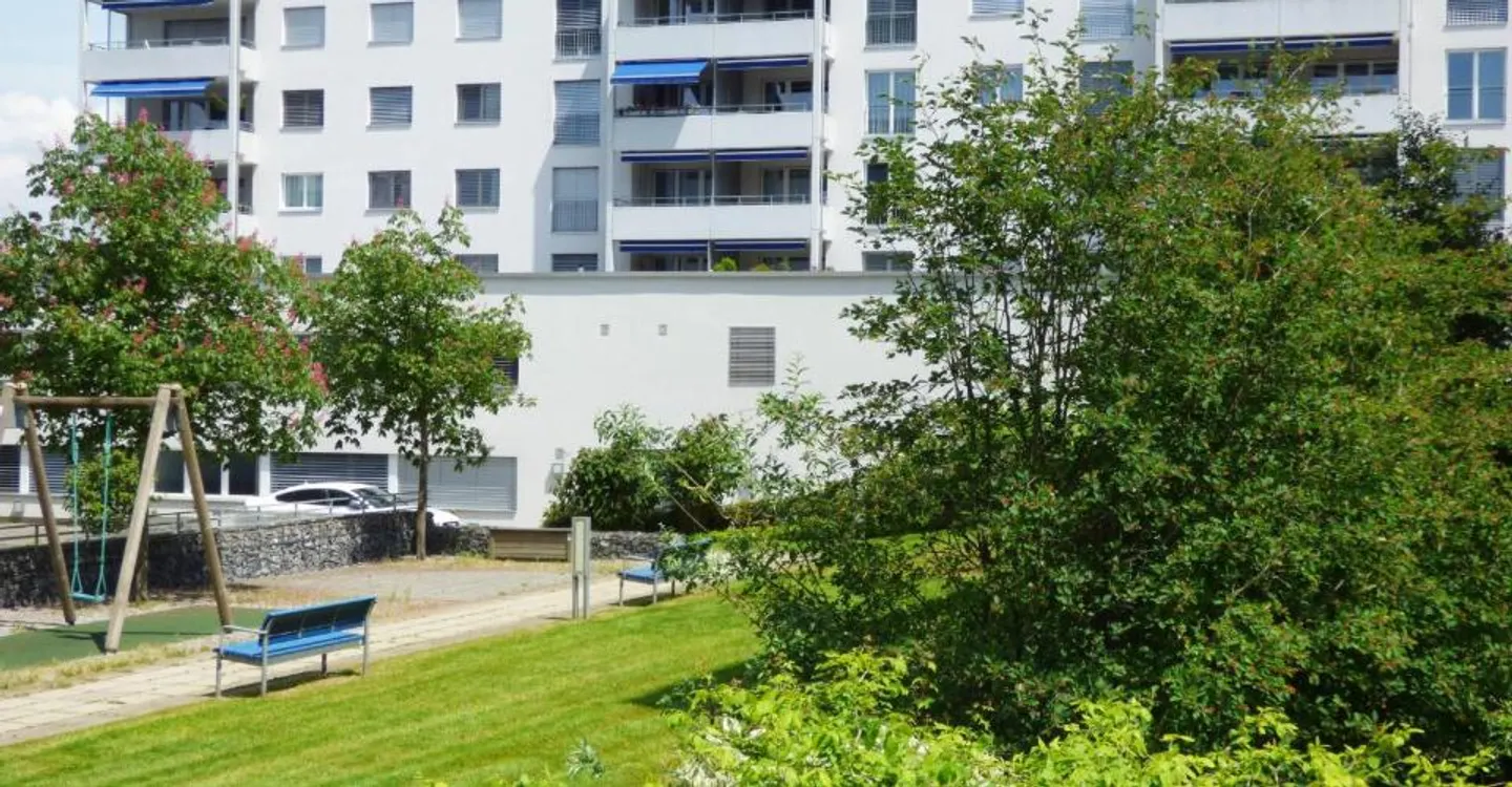 Office or Retail Space in the Heart of Pfäffikon SZ - Photo 1 of 10