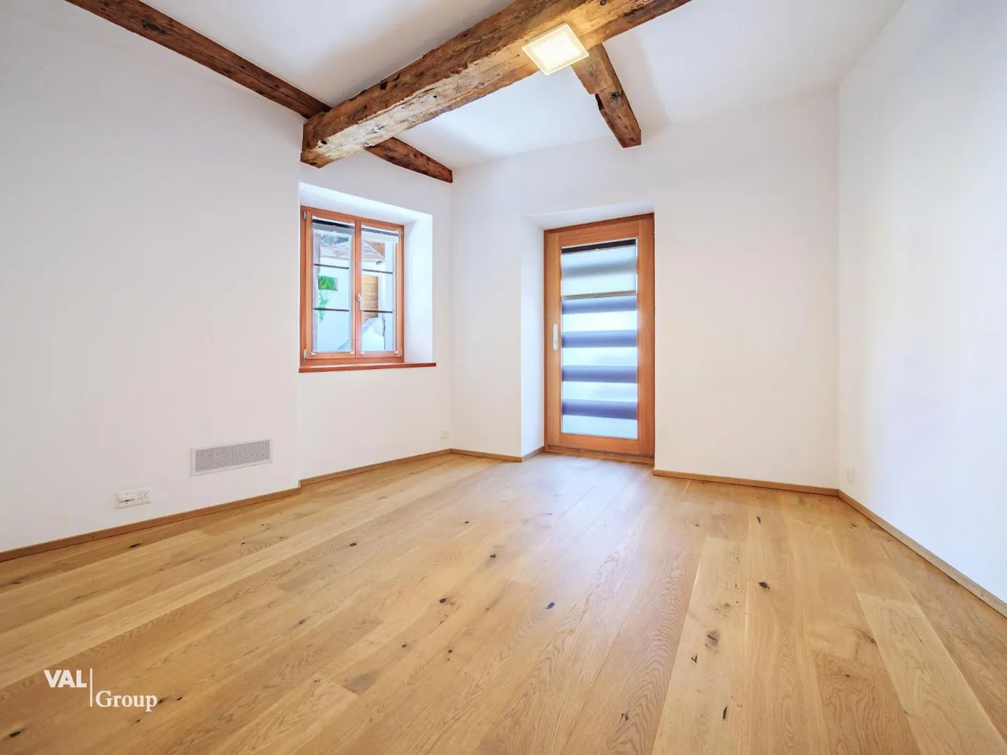 Casa Walliser ristrutturata nel vecchio centro del villaggio di Leuk - Foto 6 di 13