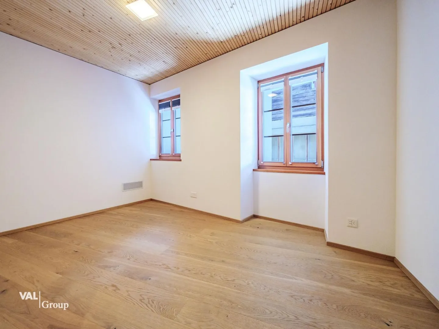 Casa Walliser ristrutturata nel vecchio centro del villaggio di Leuk - Foto 7 di 13