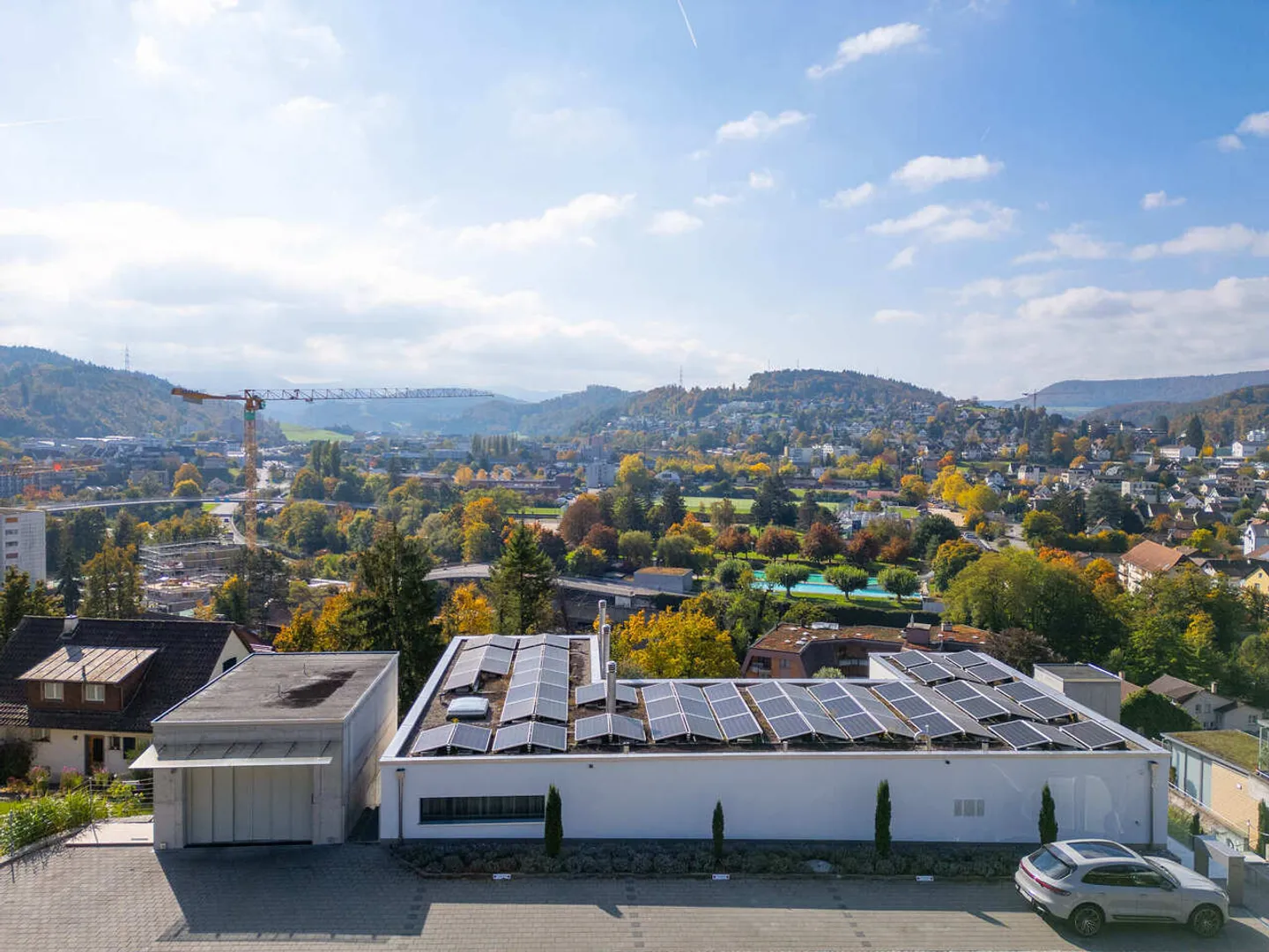 Exclusive living in a sun-drenched location - Photo 2 of 15