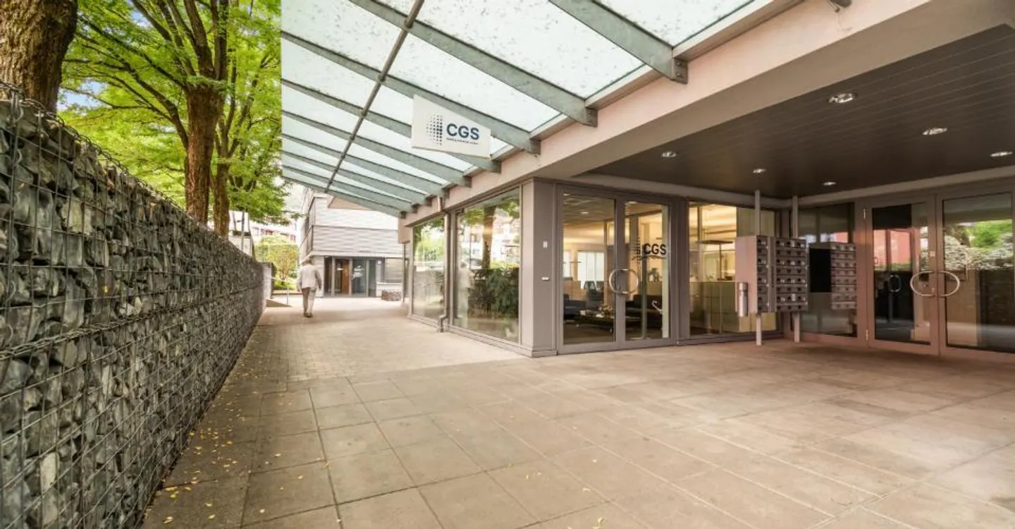 Office or Retail Space in the Heart of Pfäffikon SZ - Photo 3 of 10