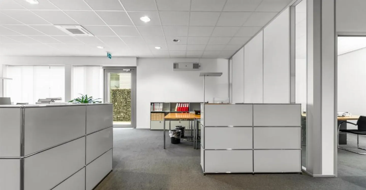 Office or Retail Space in the Heart of Pfäffikon SZ - Photo 4 of 10