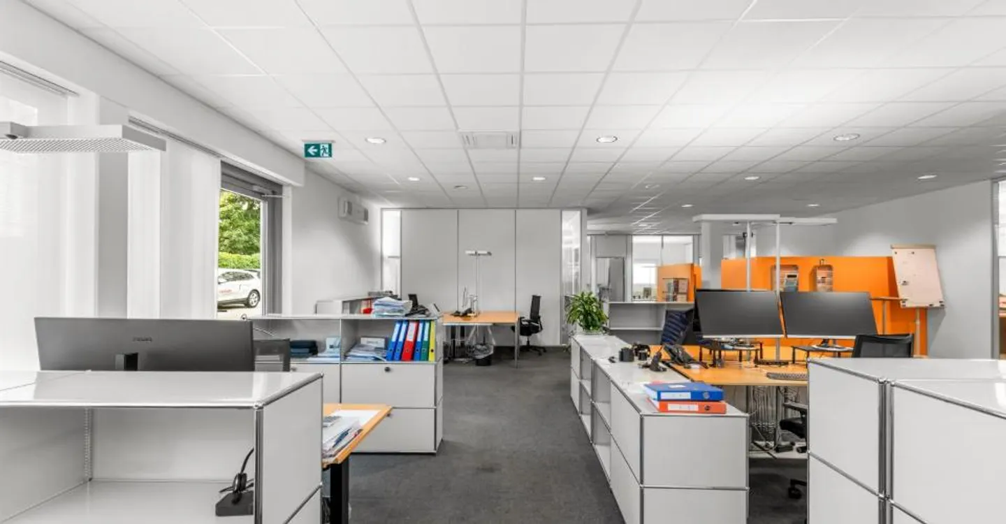 Office or Retail Space in the Heart of Pfäffikon SZ - Photo 5 of 10