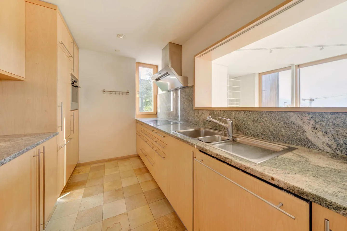 Exclusive living in a sun-drenched location - Photo 5 of 15