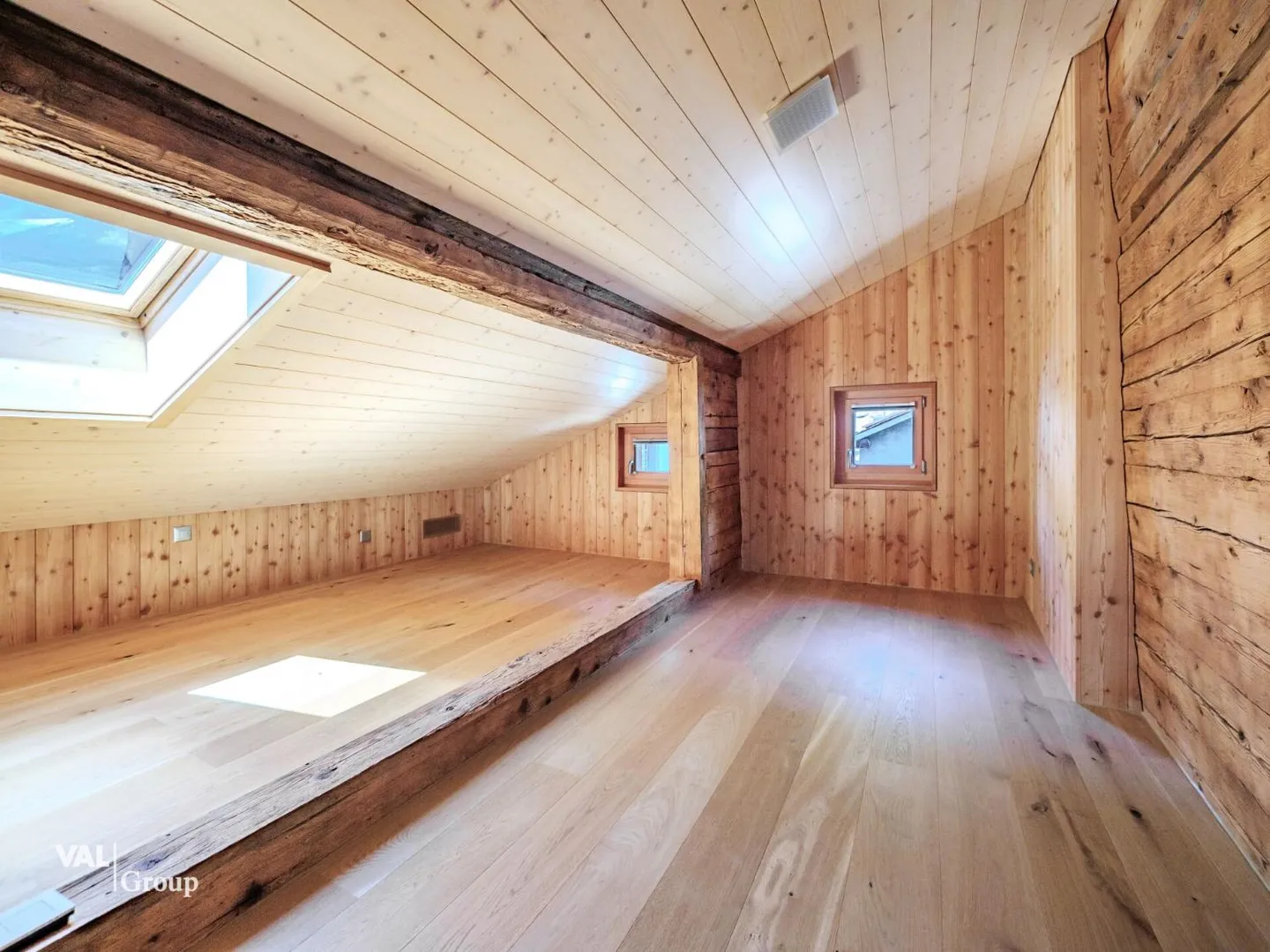 Casa Walliser ristrutturata nel vecchio centro del villaggio di Leuk - Foto 9 di 13