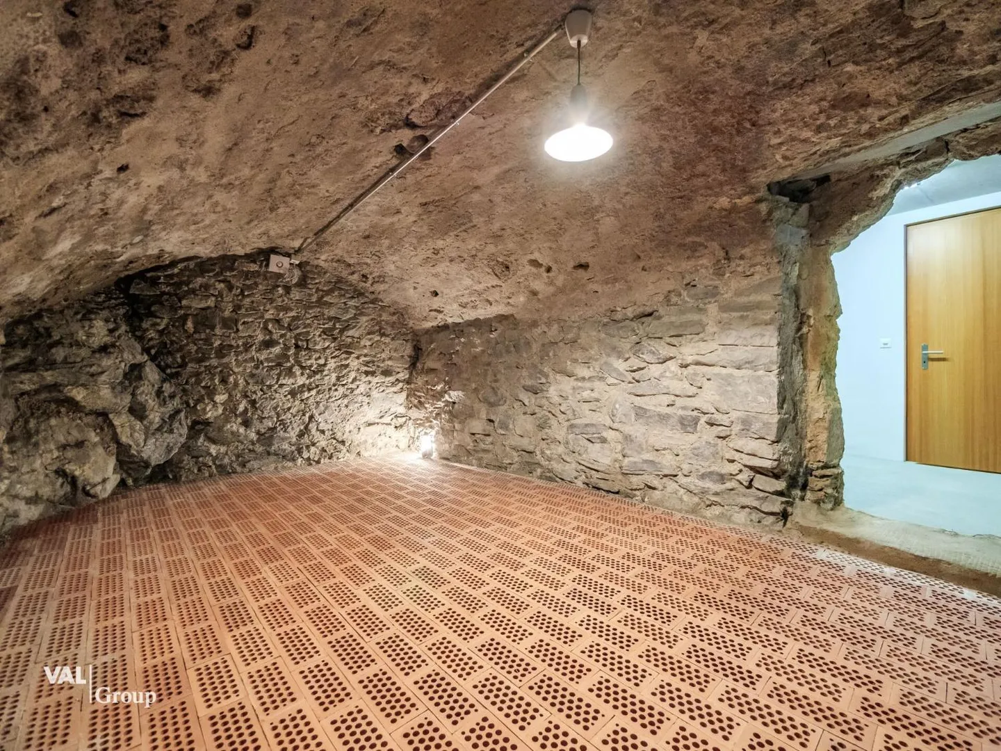 Casa Walliser ristrutturata nel vecchio centro del villaggio di Leuk - Foto 11 di 13