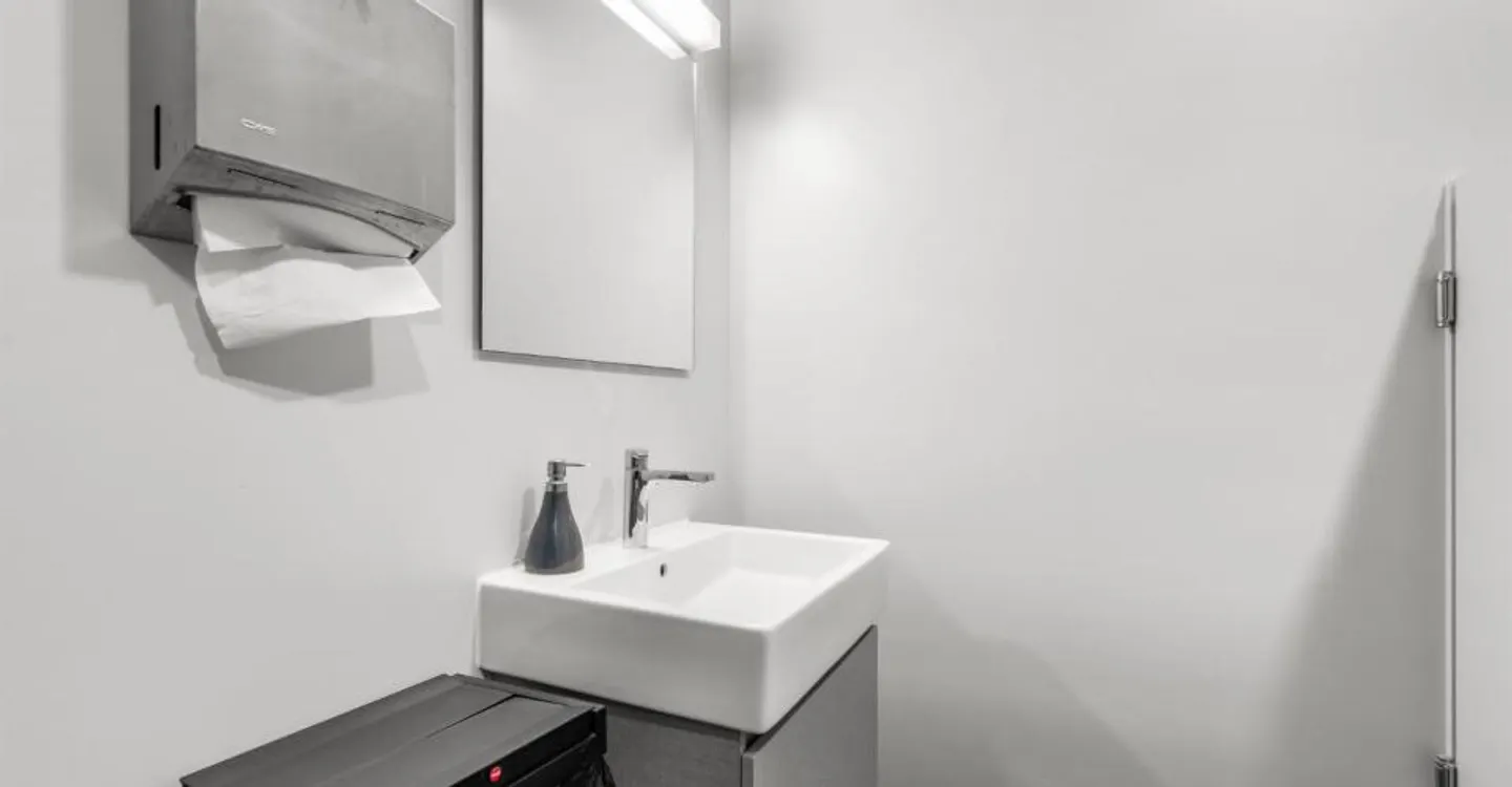 Office or Retail Space in the Heart of Pfäffikon SZ - Photo 10 of 10