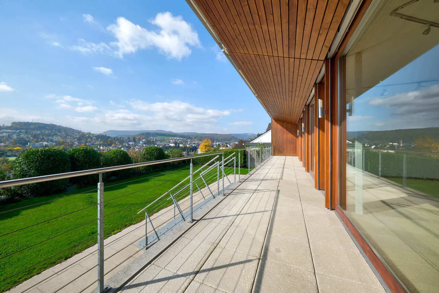 Exclusive living in a sun-drenched location - Photo 6 of 15