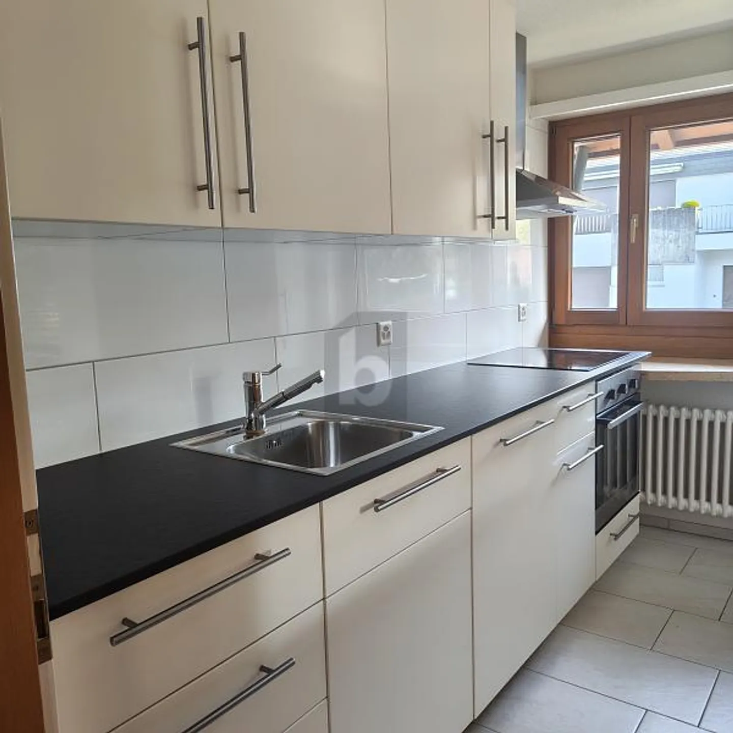 SPACIOUS, QUIET AND READY TO MOVE IN - Photo 2 of 6