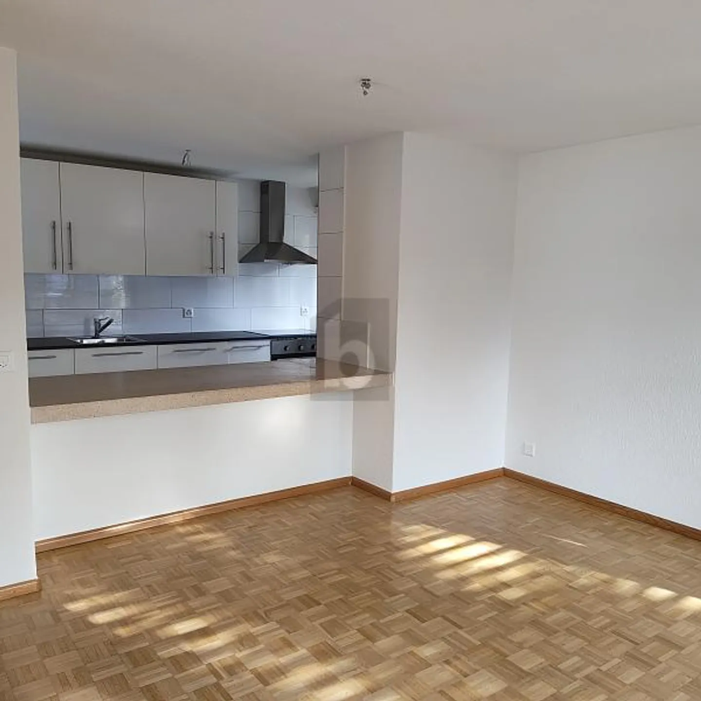 SPACIOUS, QUIET AND READY TO MOVE IN - Photo 3 of 6