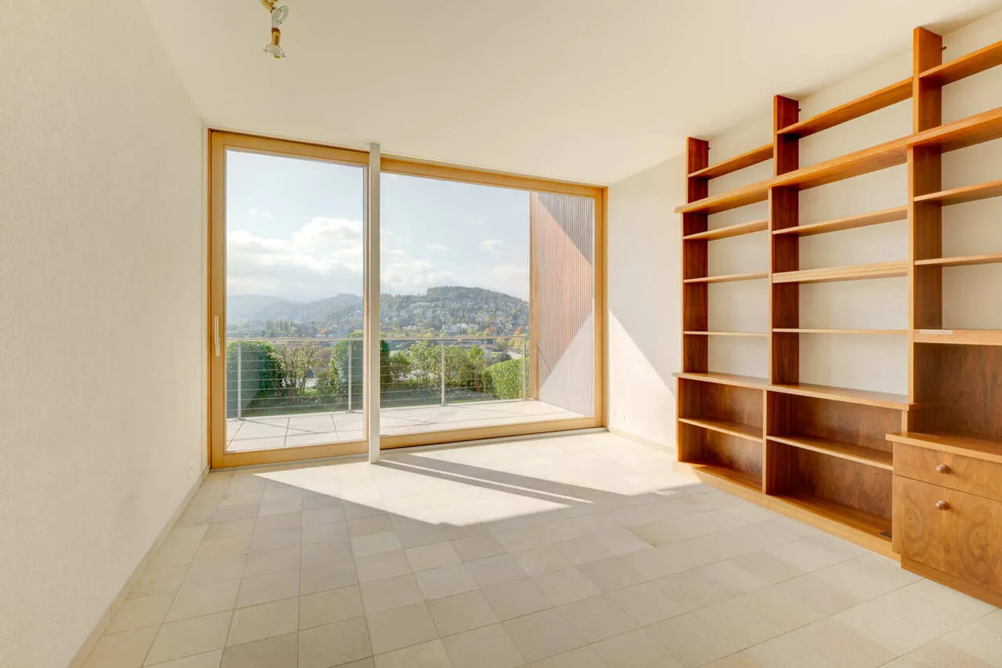 Exclusive living in a sun-drenched location - Photo 9 of 15