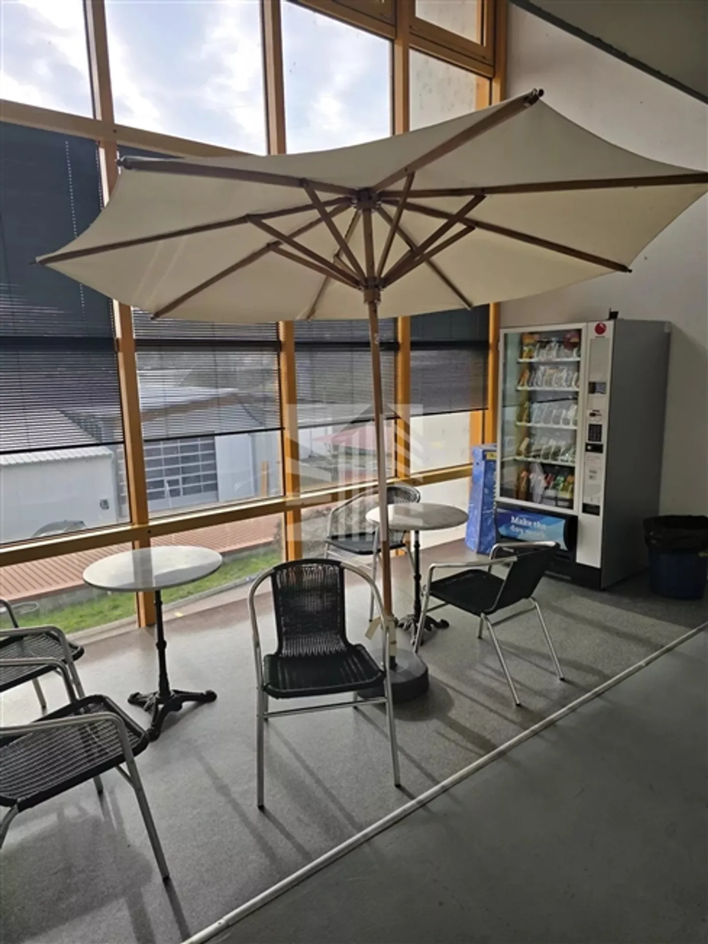 «Kleine, praktische Geschäftsräume» - Foto 3 von 4