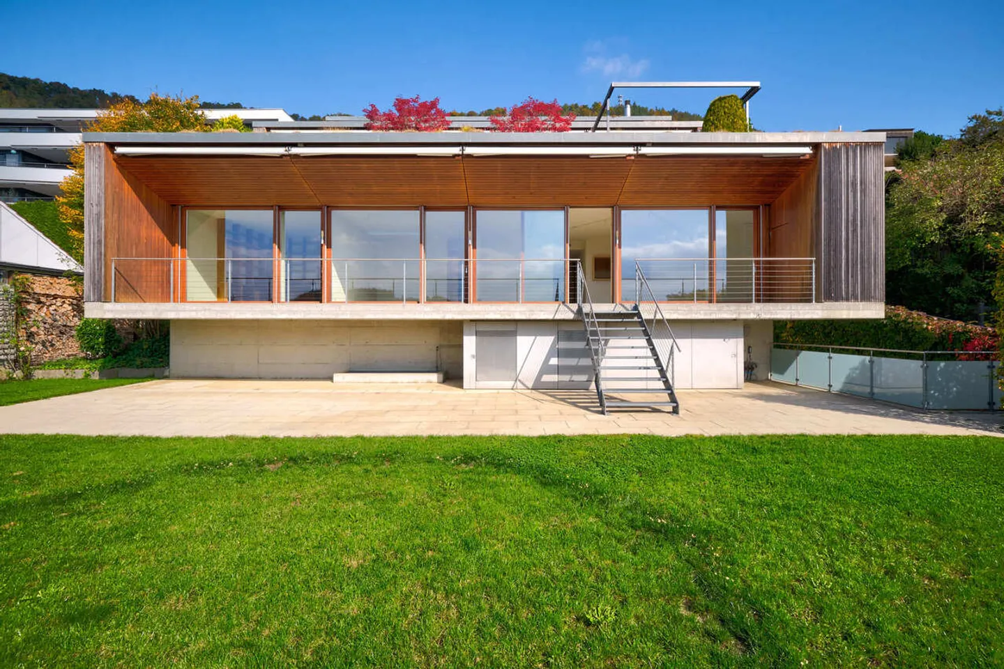 Exclusive living in a sun-drenched location - Photo 11 of 15