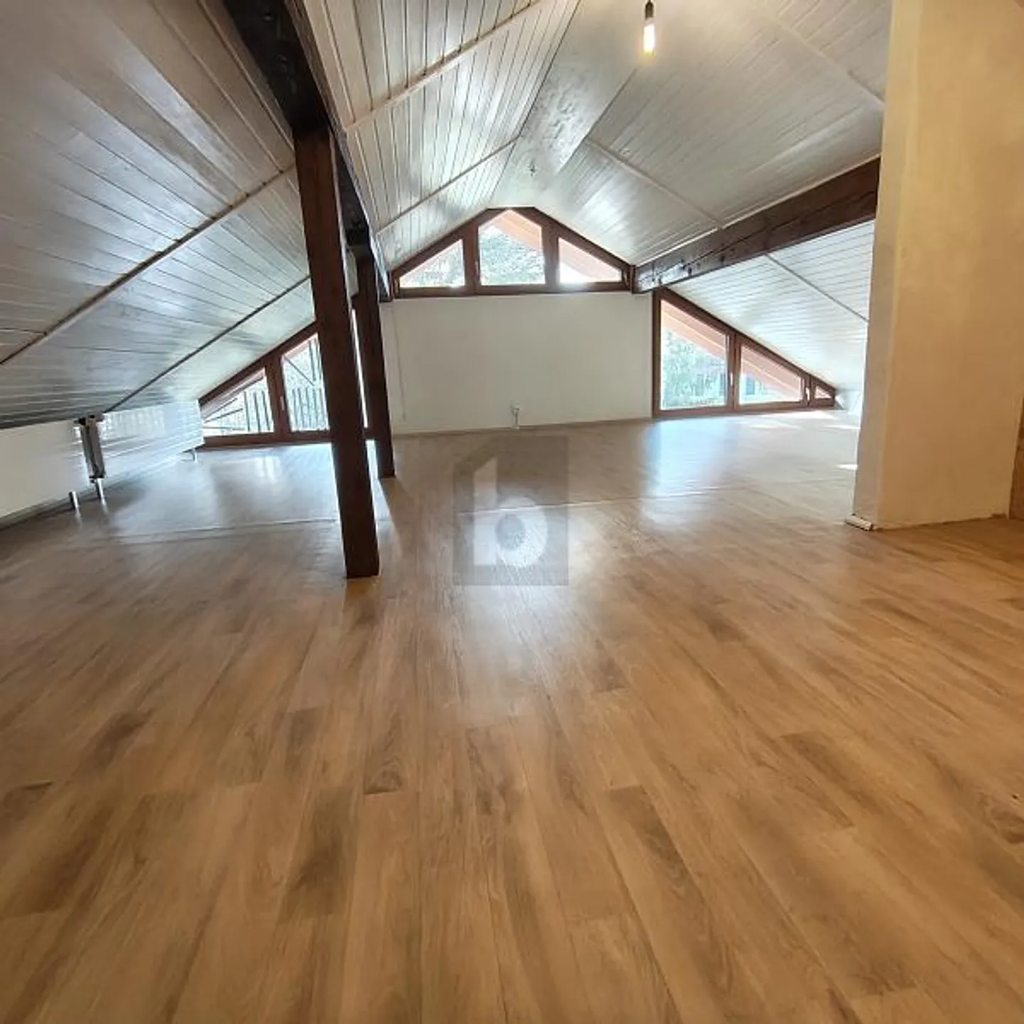 SPACIOUS, QUIET AND READY TO MOVE IN - Photo 5 of 6