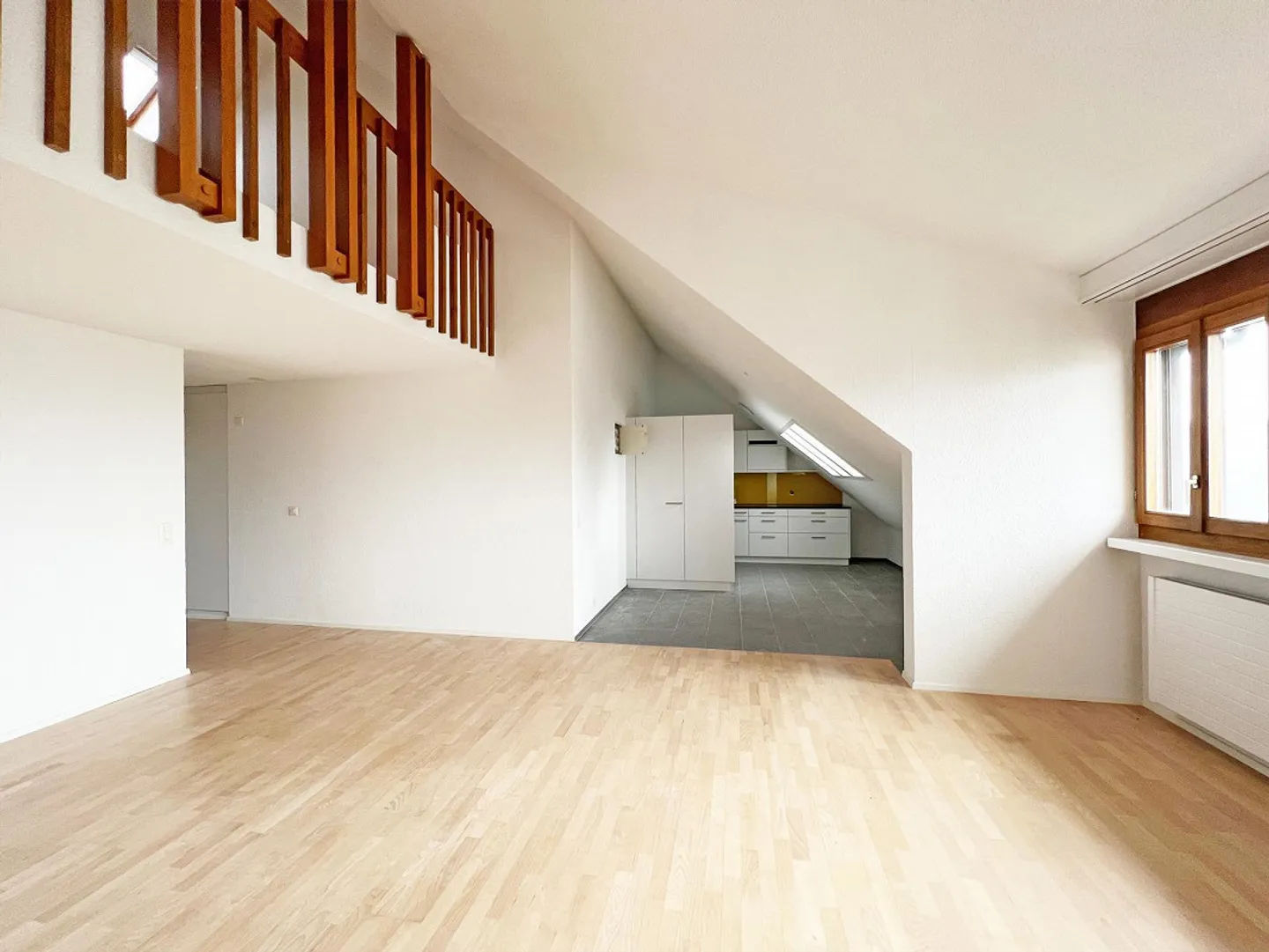 3.5-room attic apartment with gallery in Bülach - Photo 2 of 12