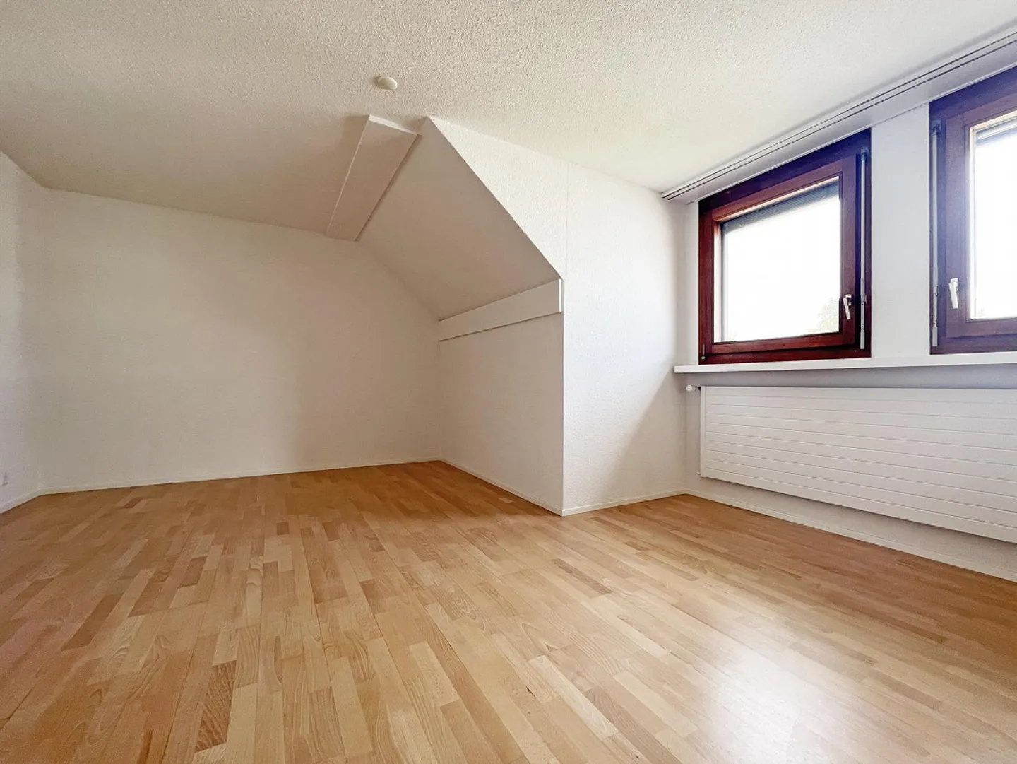 3.5-room attic apartment with gallery in Bülach - Photo 6 of 12