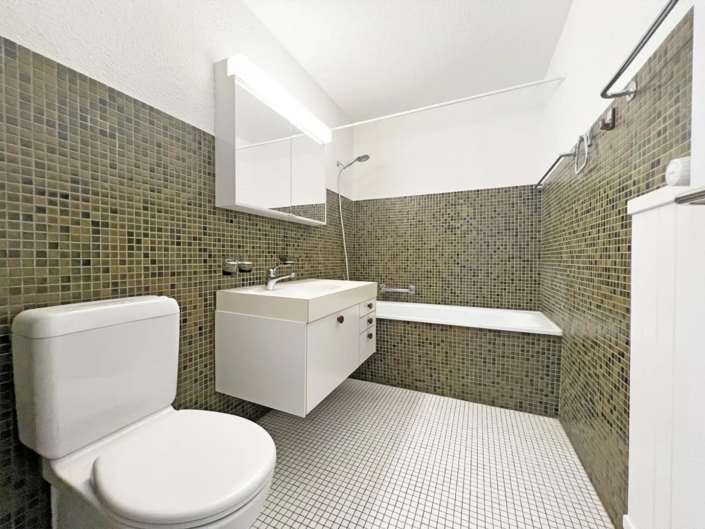 3.5-room attic apartment with gallery in Bülach - Photo 11 of 12