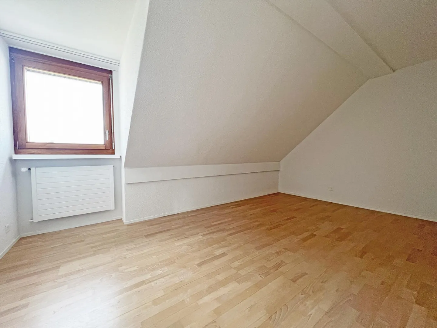 3.5-room attic apartment with gallery in Bülach - Photo 7 of 12