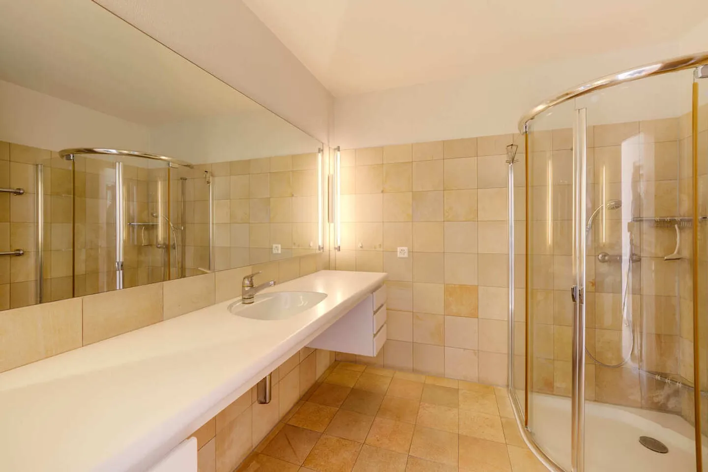 Exclusive living in a sun-drenched location - Photo 12 of 15