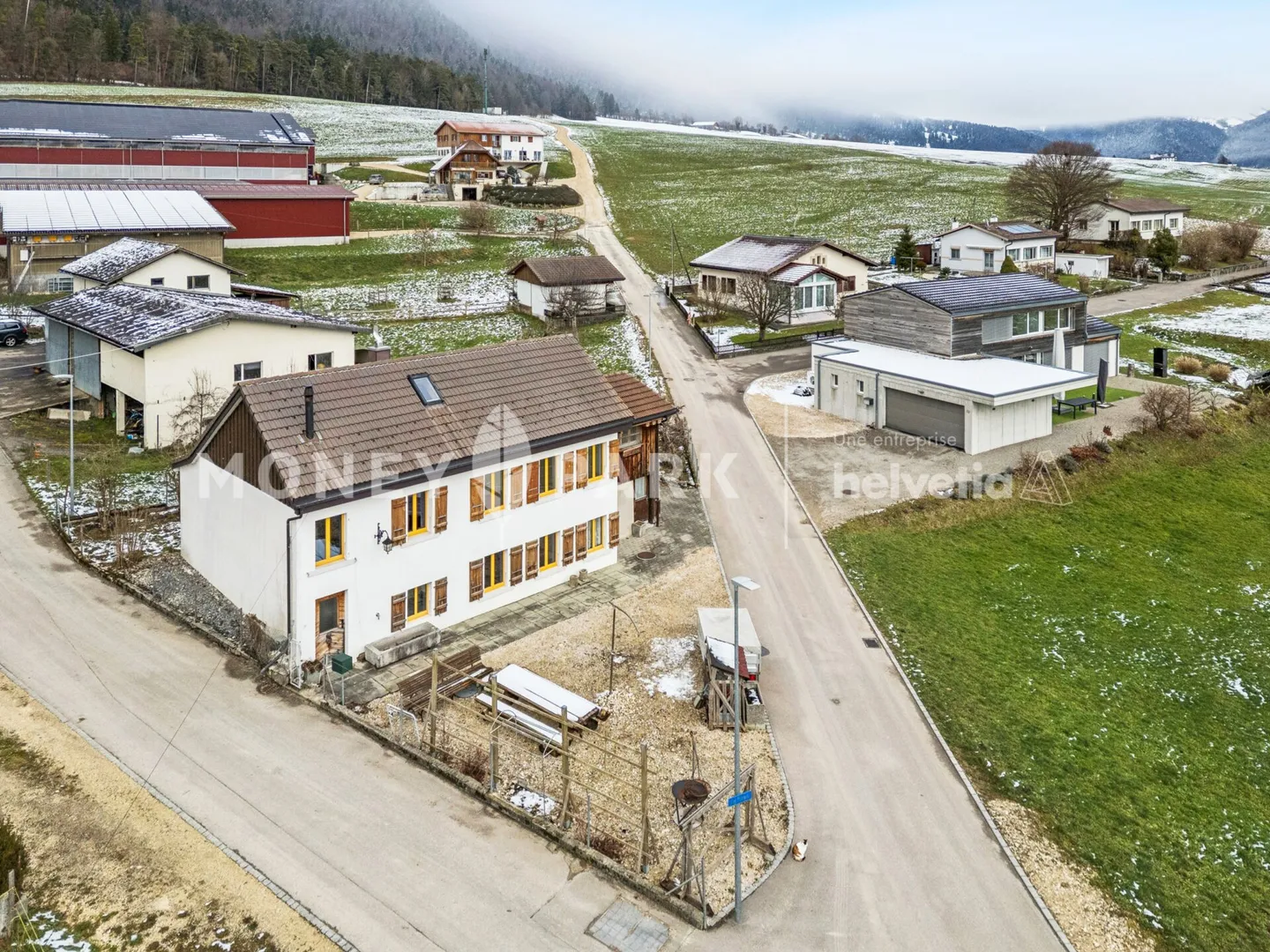 Maison individuelle avec potentiel de rénovation - Photo 1 sur 13