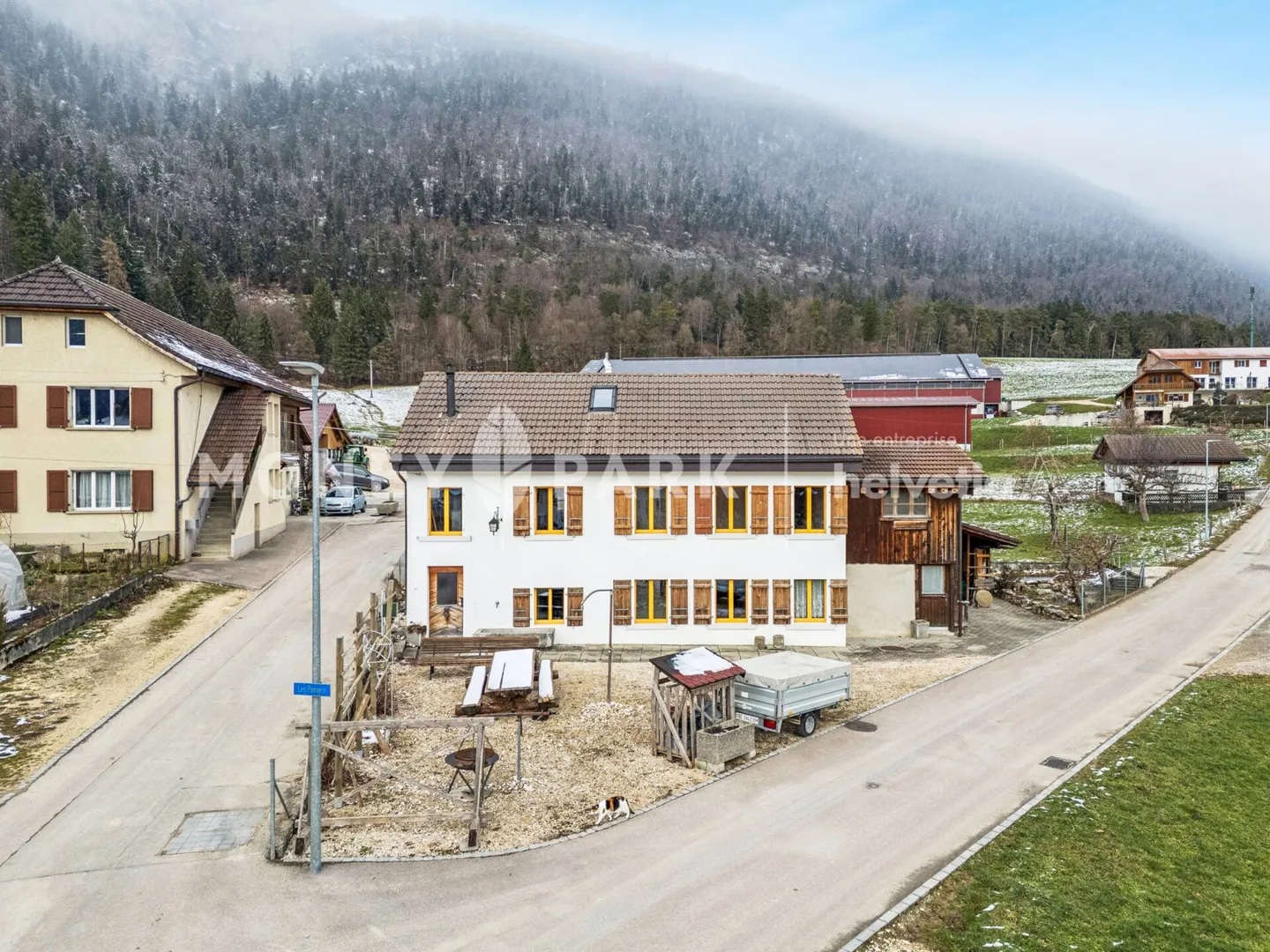 Maison individuelle avec potentiel de rénovation - Photo 2 sur 13