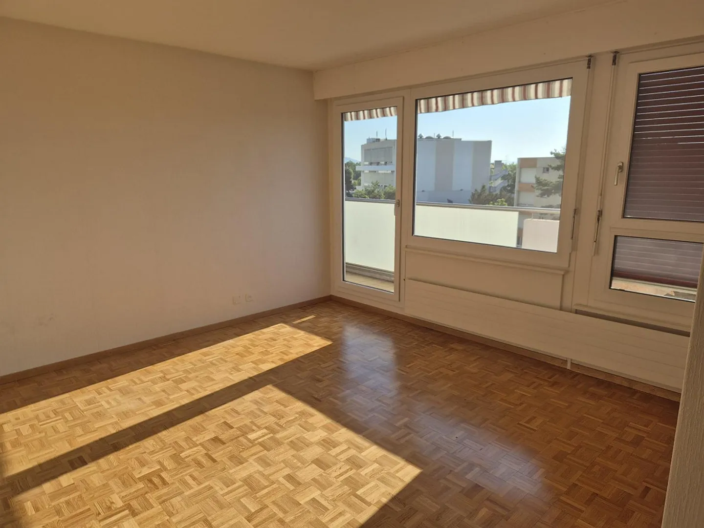 geräumige 5,5-Zimmer-Wohnung mit Aussicht in Nyon - Foto 5 von 10