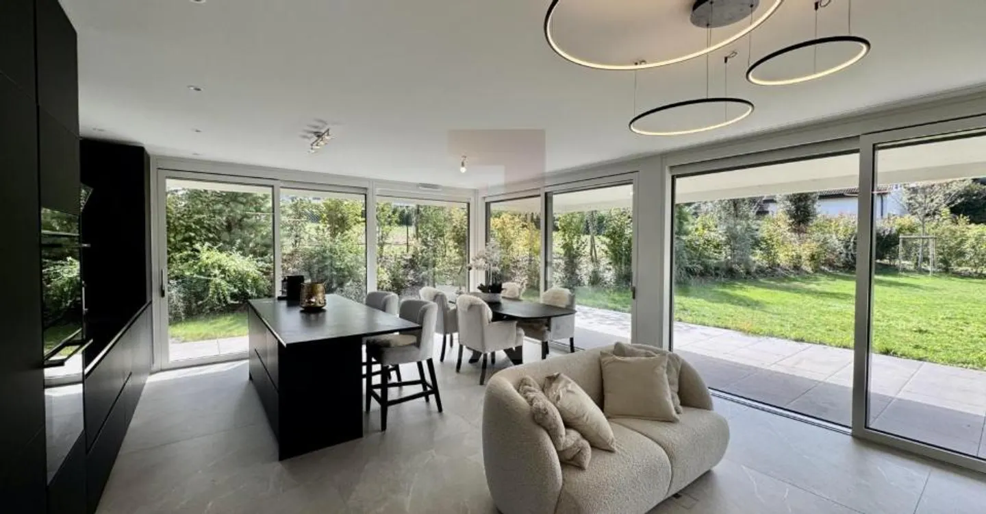 Superb furnished apartment on garden level - Photo 1 of 11