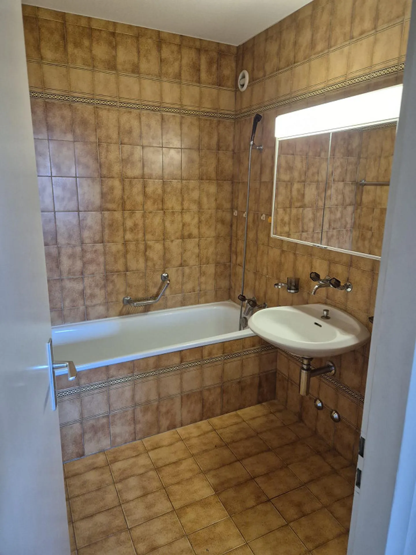geräumige 5,5-Zimmer-Wohnung mit Aussicht in Nyon - Foto 8 von 10