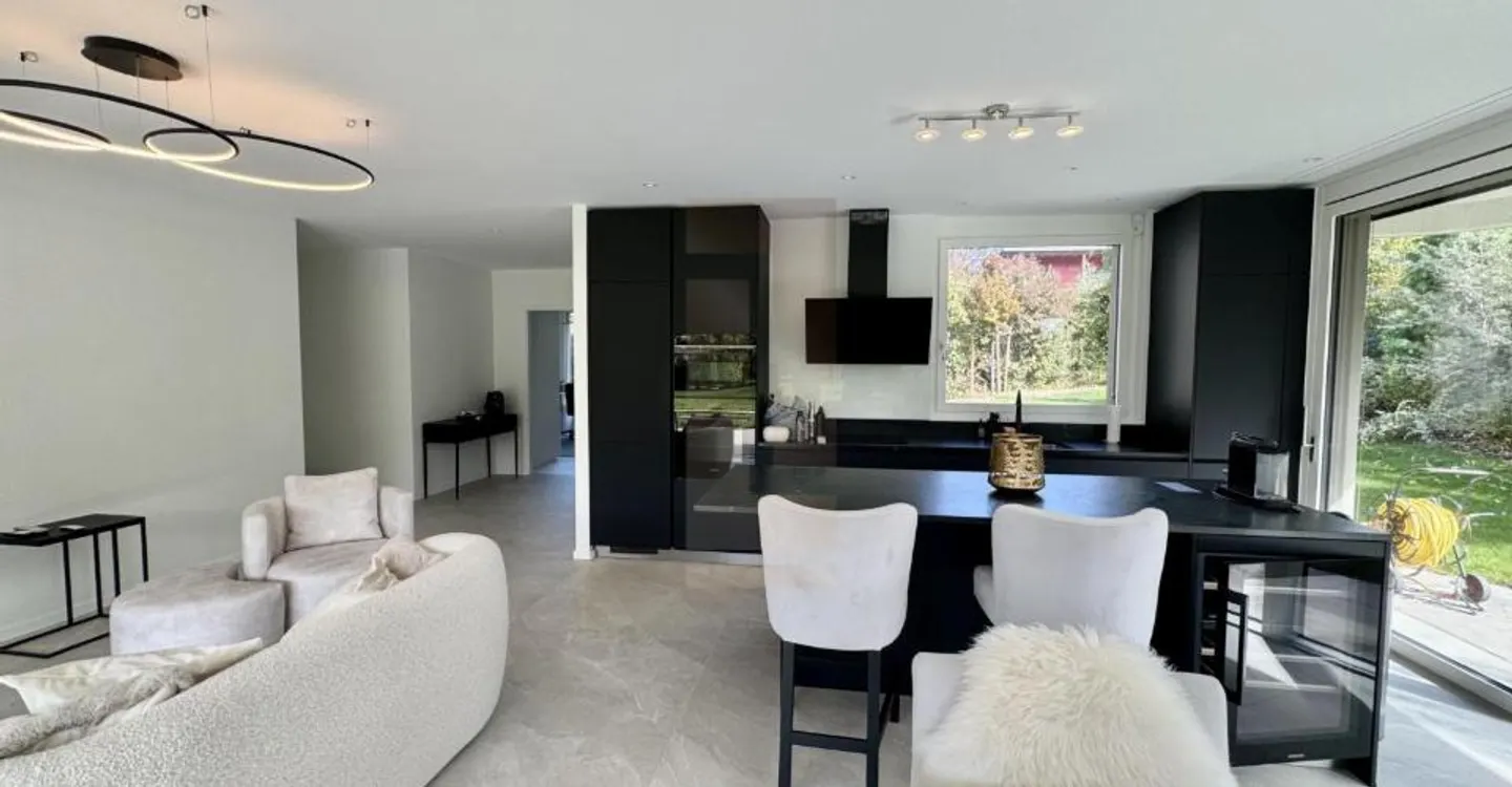 Superb furnished apartment on garden level - Photo 2 of 11
